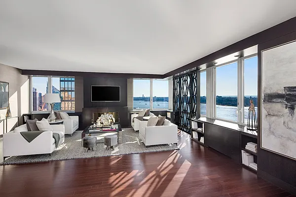Sold by Dolly Lenz Real Estate LLC | media 2
