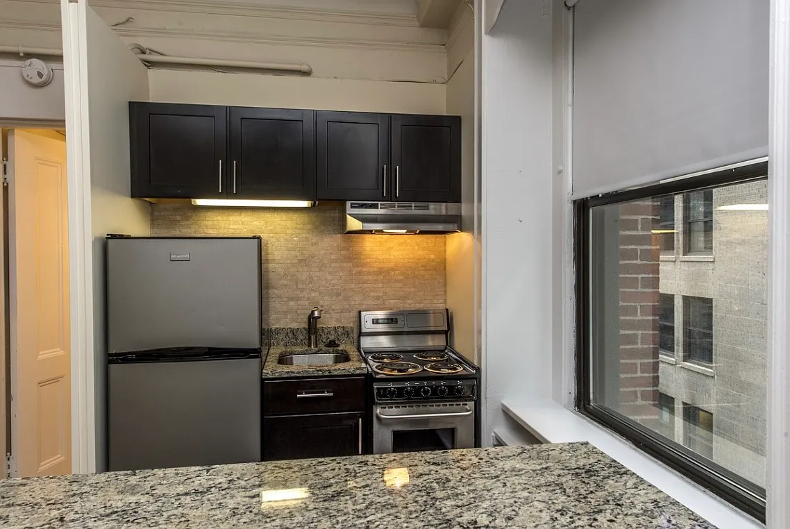 Building Photo - 172 Boylston St #205