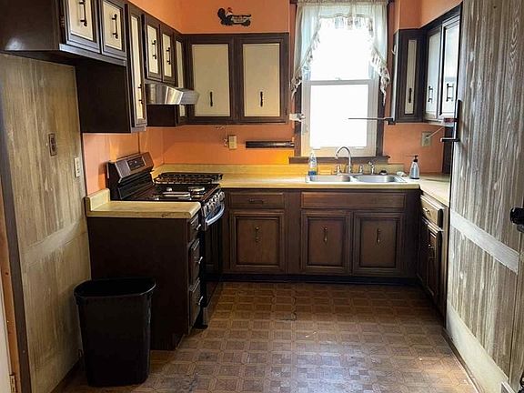 2nd image of 910 Harrison Ave