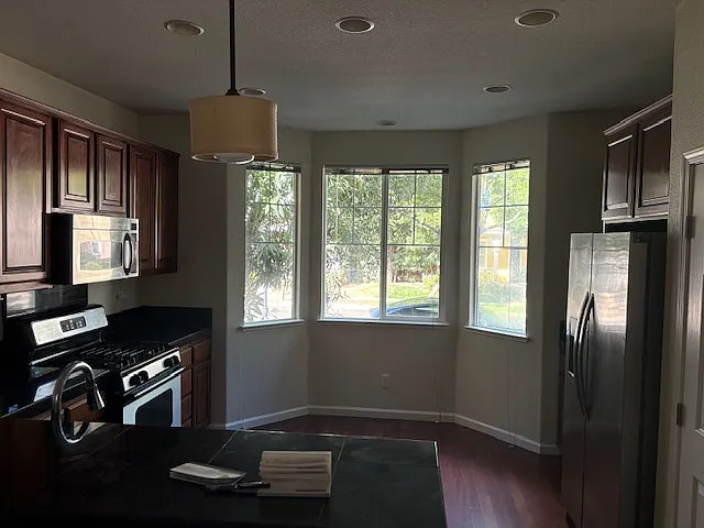3 bed, 2.5 bath, 1673 sqft, $3,000 — Photo 4