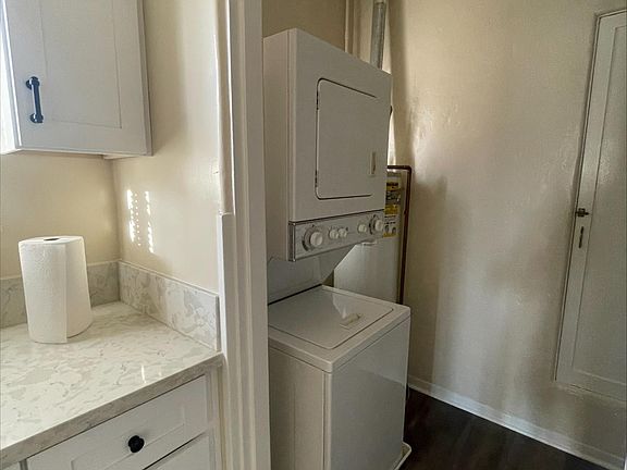 3rd image of 306 1/2 N Primrose Ave