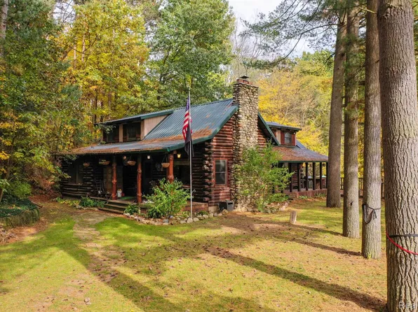 1155 Merkle St, Ortonville, MI 48462