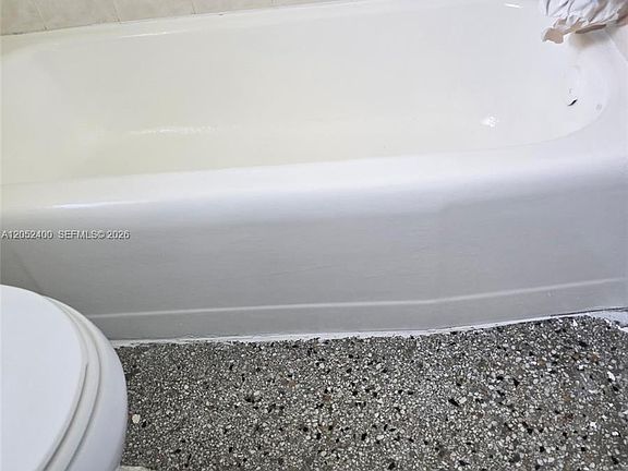 5th image of 250 SW 11th Ave APT 6