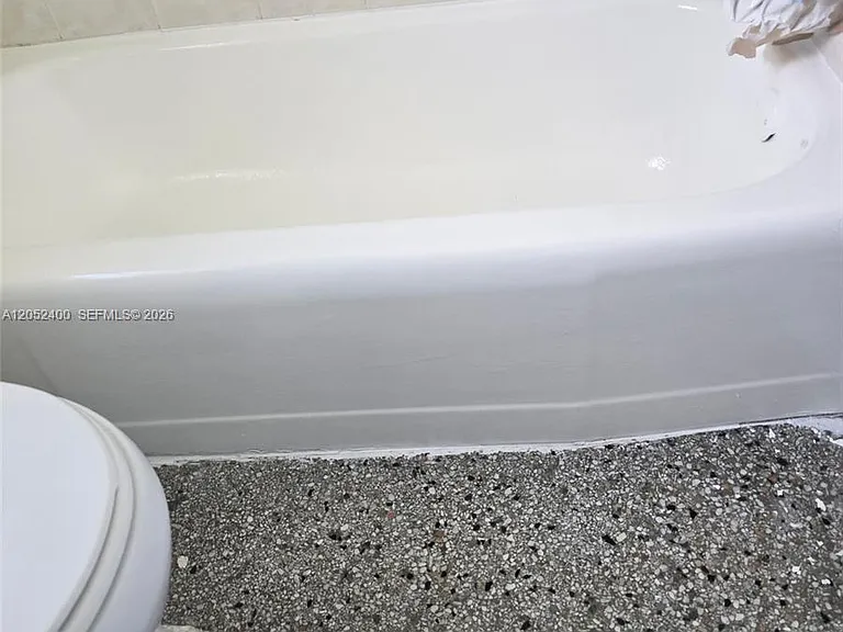 250 SW 11th Ave #6 — Photo 5