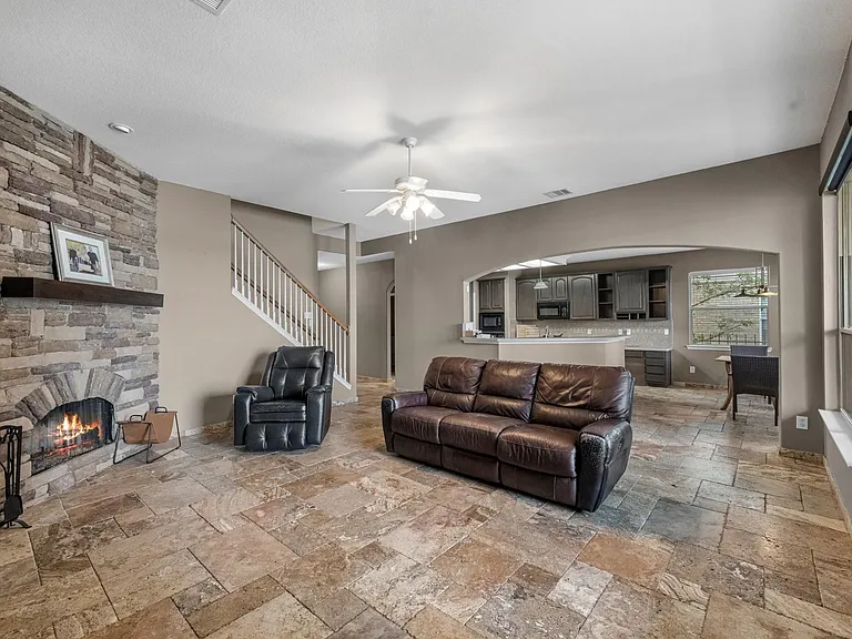 2519 Fair Oak St — Photo 8