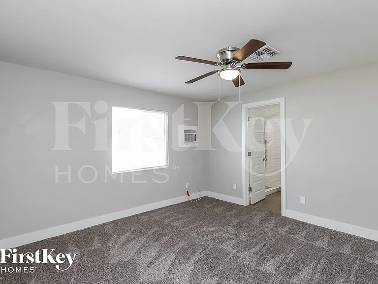 3412 E Claire Dr — Photo 8
