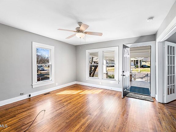 4th image of 434 E Quincy Ave