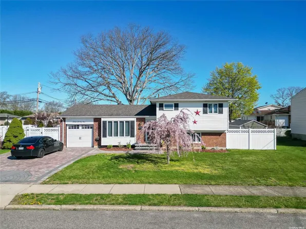 341 W 8th Street, Deer Park, NY 11729