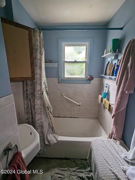 4th image of 2402 Avenue A