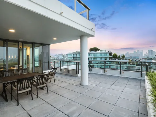 1688 Pullman Porter St #1302, Vancouver, BC V6A 0H4