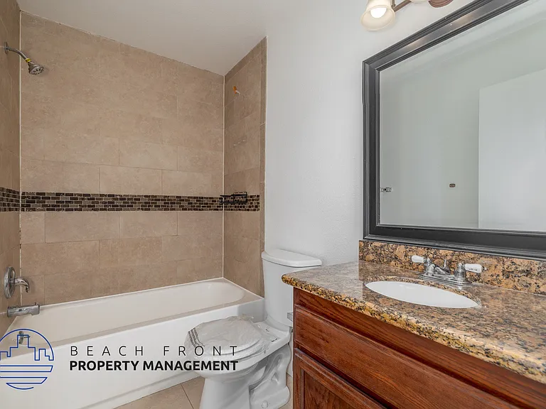 2422 E. 11th St. — Photo 13
