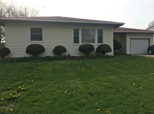 6900 Hickory St, Hanover Park, IL 60133