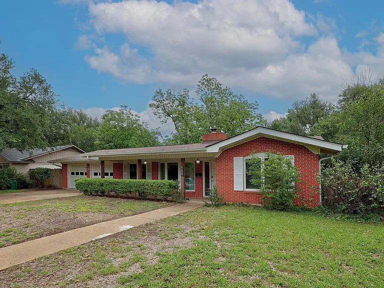 8609 Melshire Dr — Photo 2