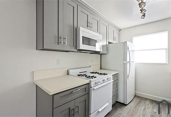 5th image of 6422 S Victoria Ave