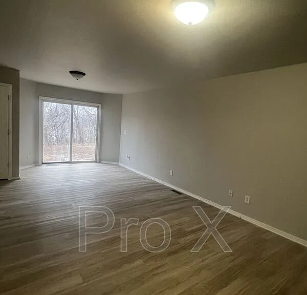 2216 E 8th St #2 — Photo 3
