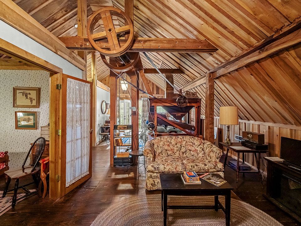 37th image of 1195 Shipman Creek Rd
