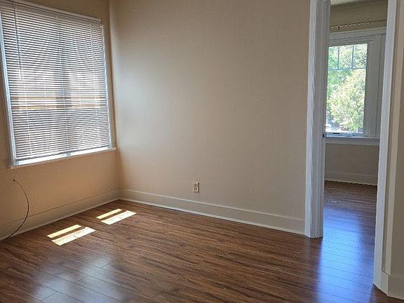 3rd image of 505 S Holly St #513