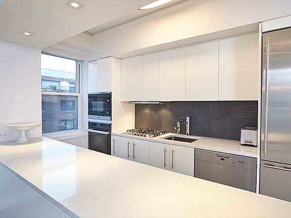 3rd image of 12 Beekman Pl APT 12E
