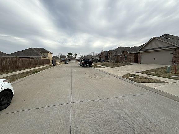 2nd image of 3303 Knoll Dr