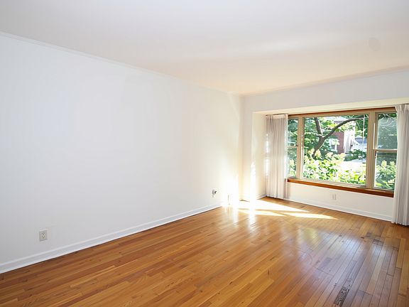 5th image of 10326 S Artesian Ave