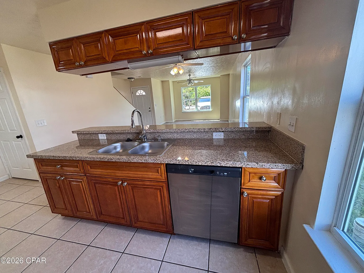 3 bed, 1.5 bath, 1317 sqft, $1,295 — Photo 3