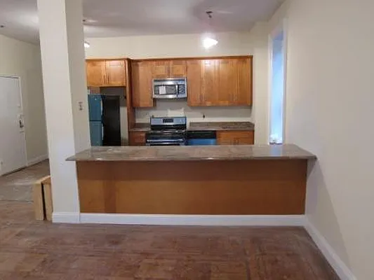 Rented by Veritas Property Management | media 32