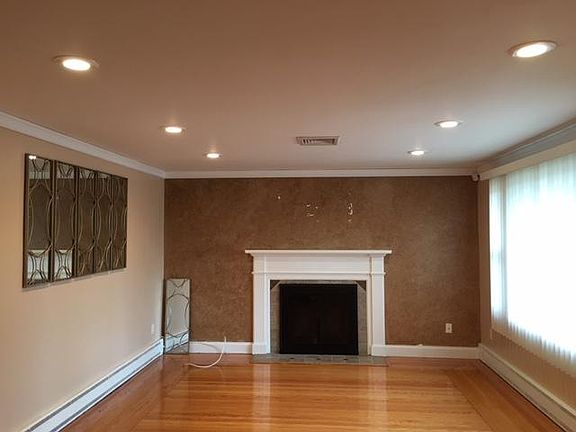 2nd image of 14 Woodhill Dr