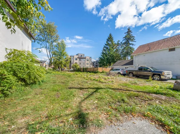 58 Scott St, Orillia, ON L3V 4R4