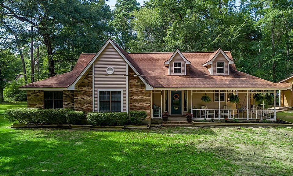 2nd image of 363 Forest Ln