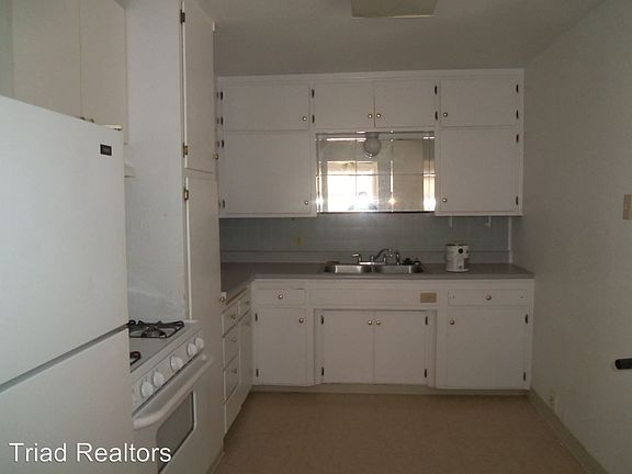 3rd image of 5645 Lupine Ave