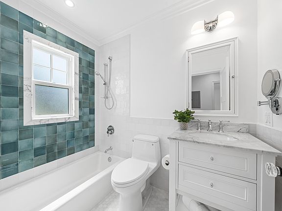 4th image of 1620 Washington Ave #1622