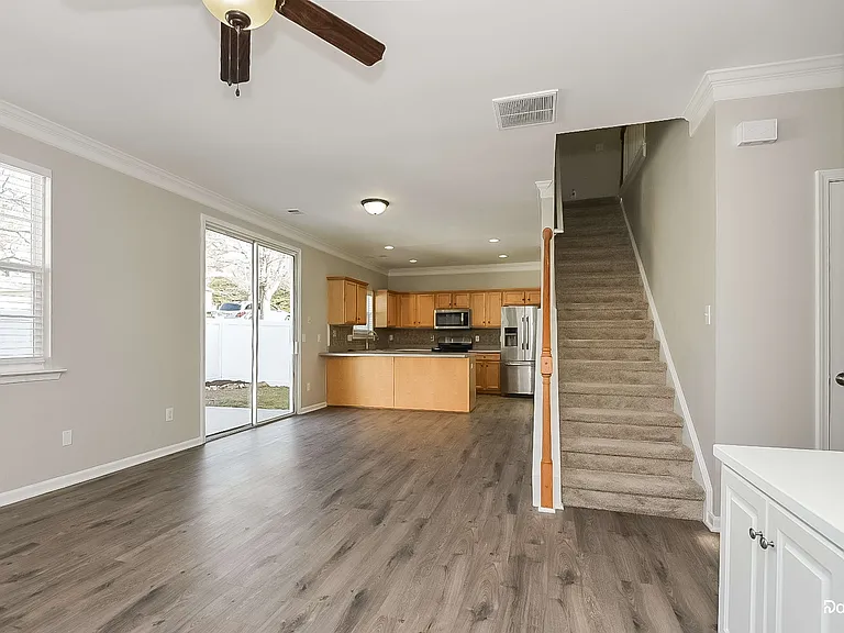 328 Hiawassee Dr — Photo 4
