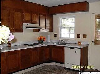3rd image of 487B Thornbury Ct