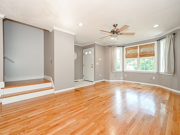2nd image of 7 Essex St Unit 7