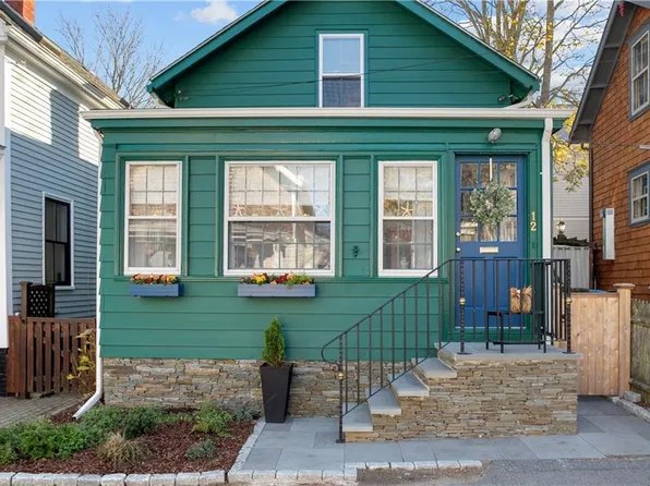 12 Maitland Ct, Newport, RI 02840