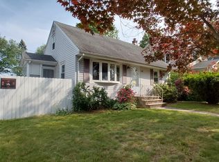563 W 7th Ave, Roselle, NJ 07203