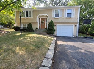 17 Steere St, Johnston, RI 02919