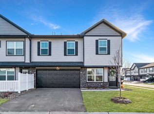 5251 Long Pointe Pass, Woodbury, MN 55129