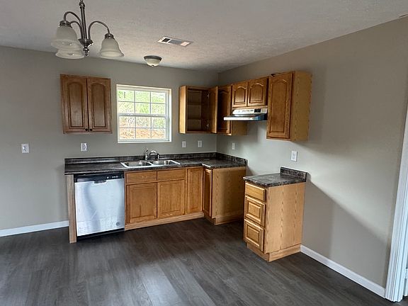 3rd image of 3296 Parker Blvd