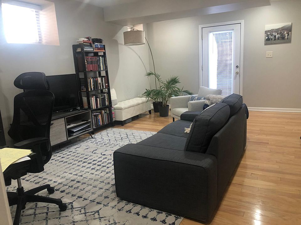 Living Room 
Rear Apartment Door