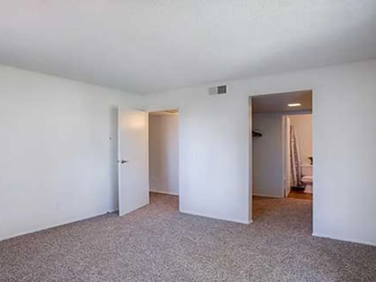Waterstone Alta Loma Apartments — Photo 27