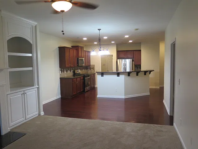 4 bed, 7.0 bath, 2500 sqft, $2,250 — Photo 4