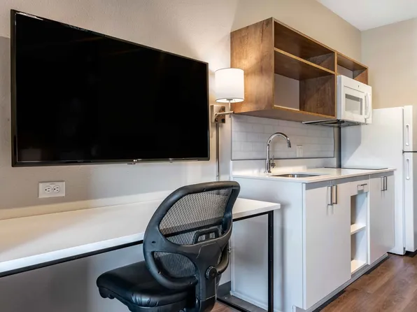 Tampa - Gibsonton, 10623 E Bay Rd, Gibsonton, FL 33534