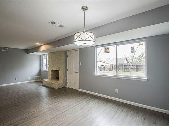 5th image of 8211 Belclaire Ln