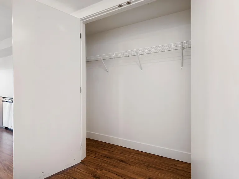 Dunn Motors Apartments — Photo 56