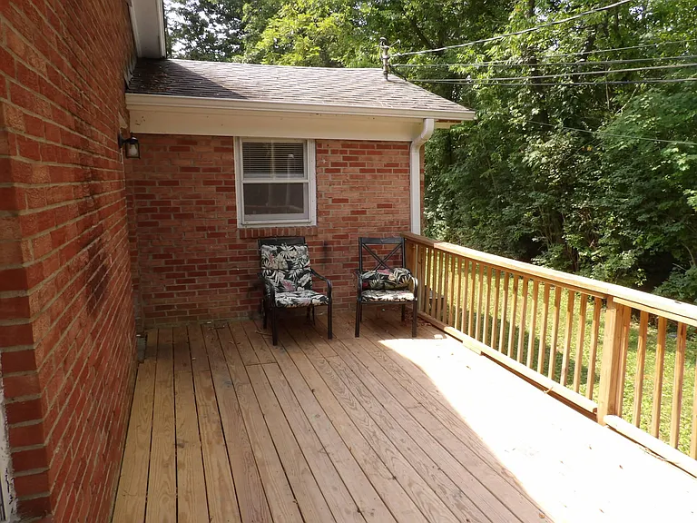139 Lawrence St — Photo 34