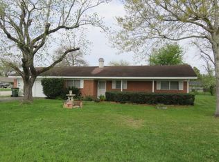 501 Apollo Dr, Edna, TX 77957
