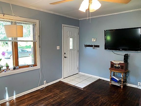 5th image of 410 S Park Dr