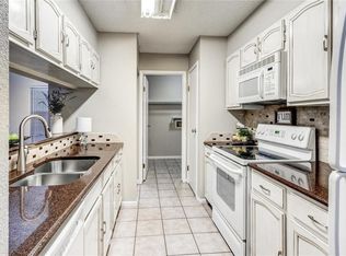 208 Cinnamon Ln, Euless, TX 76039