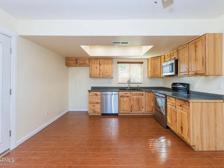 1813 E Ellis Dr — Photo 23
